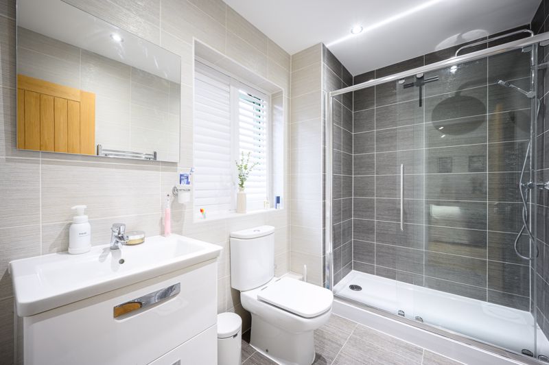 Ensuite- click for photo gallery